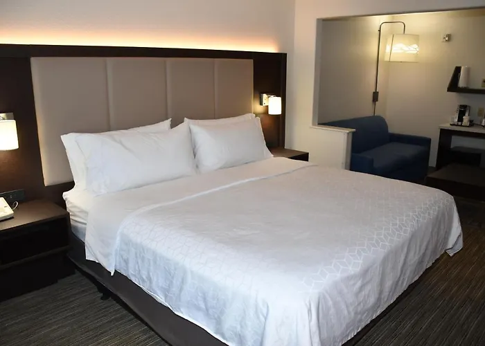 Hotel Express & By Ihg 3*