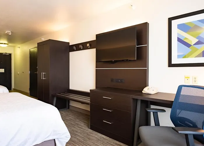 Express & By Ihg Hotel 3*
