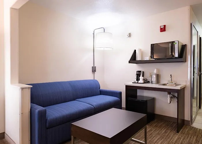 Express & By Ihg Hotel 3*