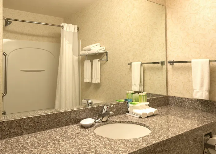 Express & By Ihg Hotel 3*