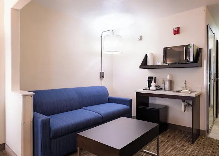 Hotel Express & By Ihg 3*
