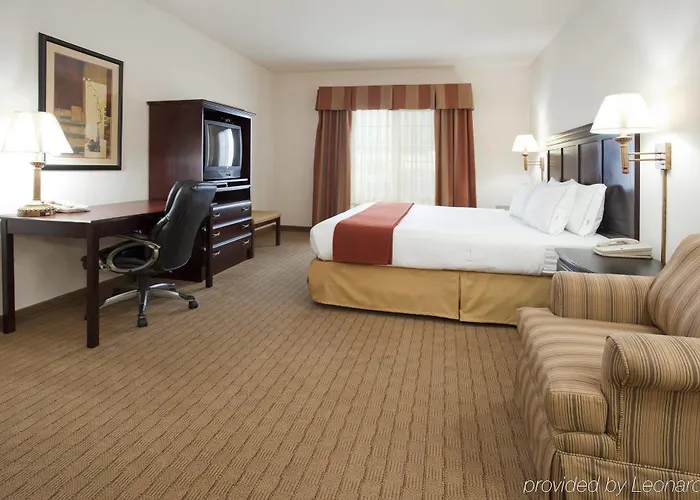 Express & By Ihg 3*